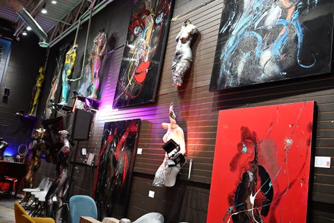 Lisabel raising a toast with the group at the end of the session