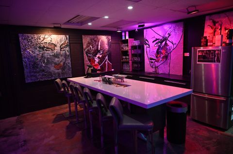 Team members layering vibrant colors during Lisabel's workshop